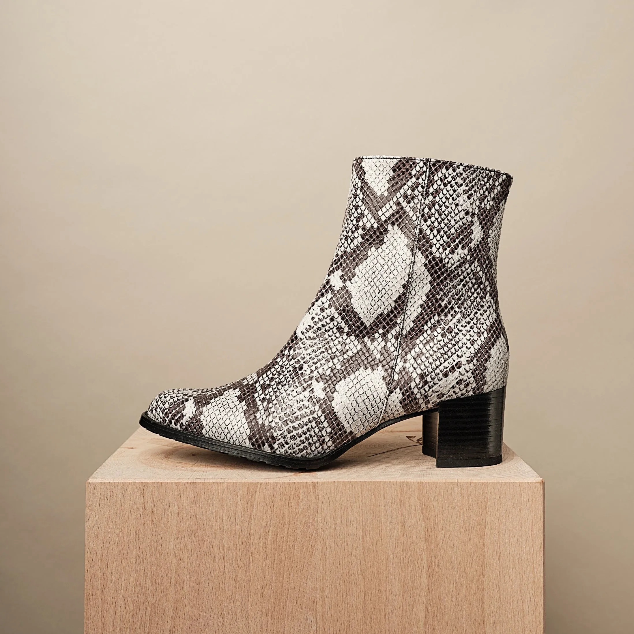 PATTI ANKLE BOOTIE WHITE SNAKE
